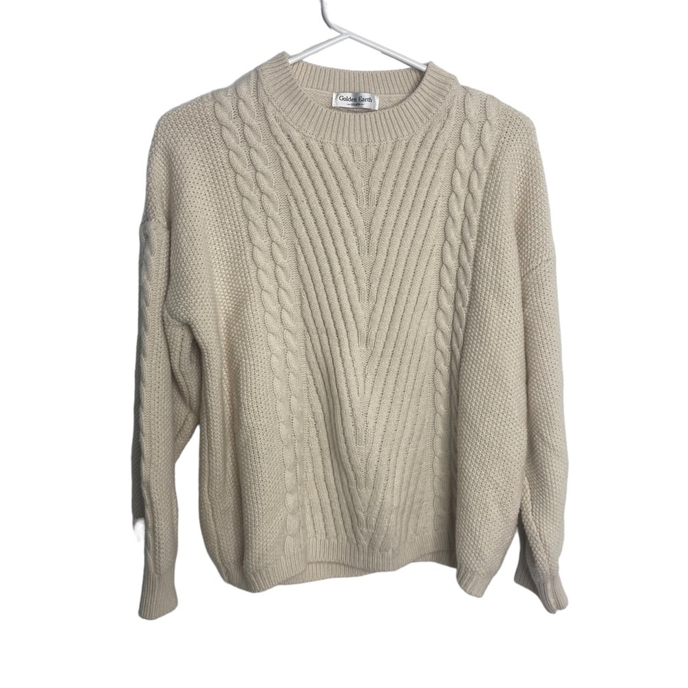 Good Earth cream knit sweater